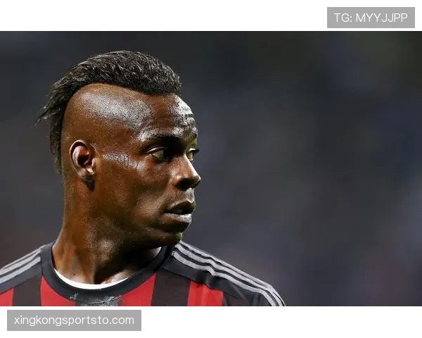 巴洛特利今天又穿那么贵，不知道鞋子能不能换个颜色，真想知道他衣柜长啥样！