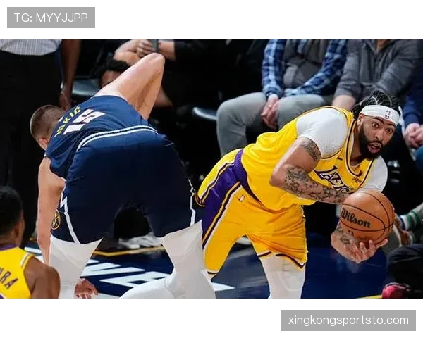 戴维斯内线高效背打提升球队禁区威胁明显拉开差距